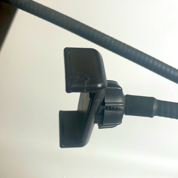 Neewer 3.5 inch Desk Ring Light with Phone Holder - Picture 3 of 3